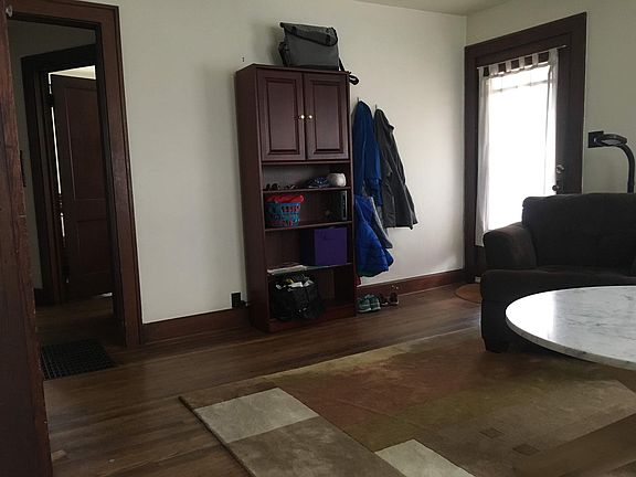 3rd image of 707 W Wylie St