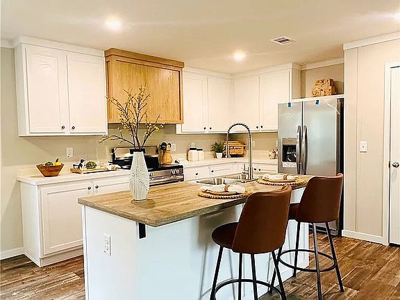 2nd image of 689 Auction Rd