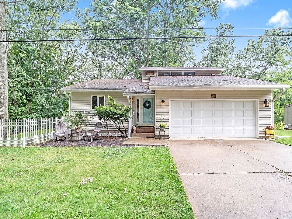 1st image of 375 Carpenter Dr