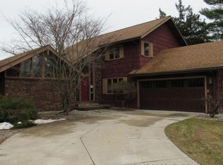 1170 Lakeside Dr S, Battle Creek, MI