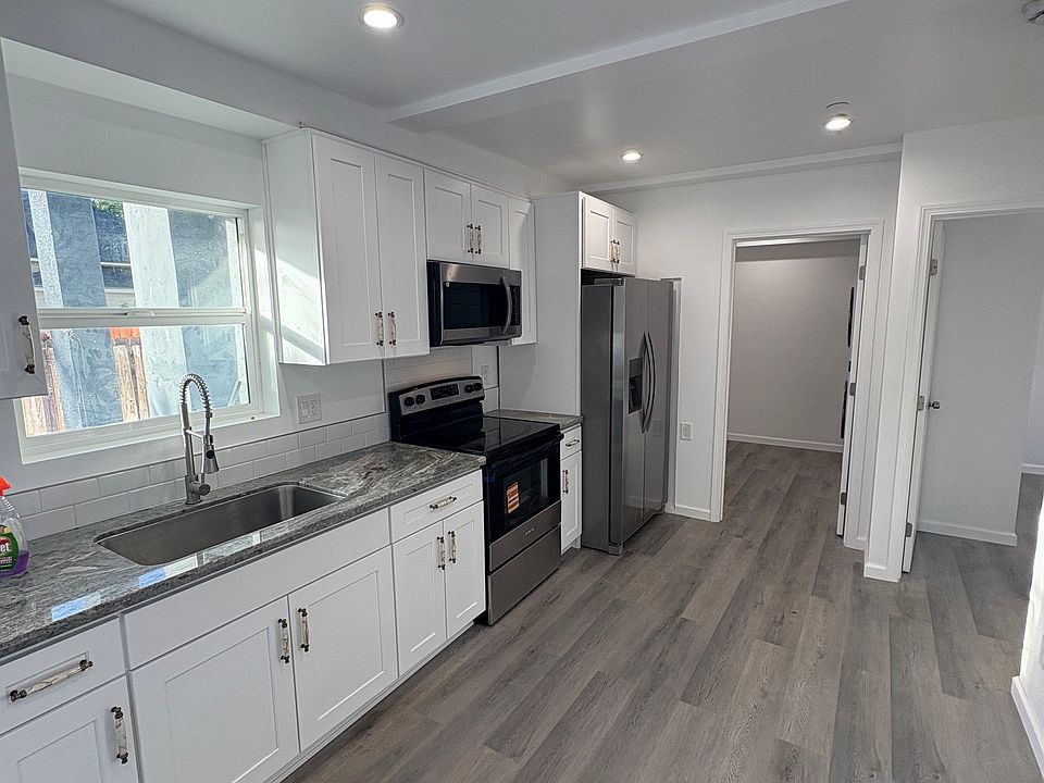 New Construction Kitchen with full suite of appliances