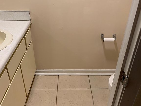 Bathroom downstairs