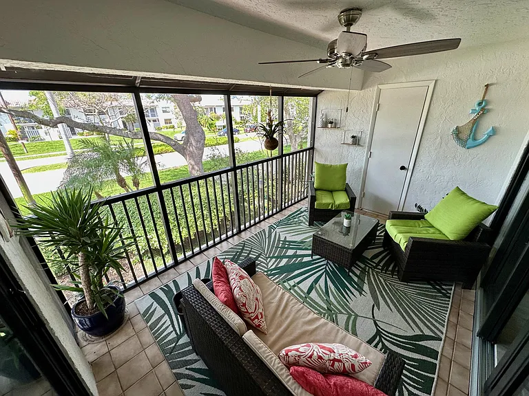 65 Pelican Pointe Dr #202 — Photo 15
