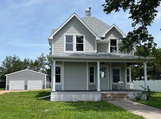 1247 G St, Burwell, NE 68823