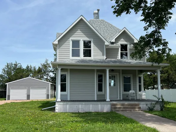 1247 G St, Burwell, NE 68823