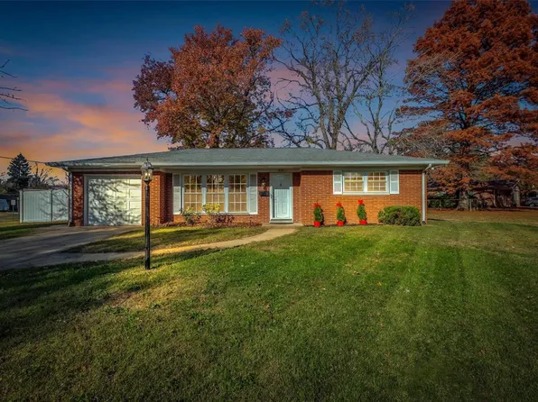 905 Brentmoor Dr, Belleville, IL 62223