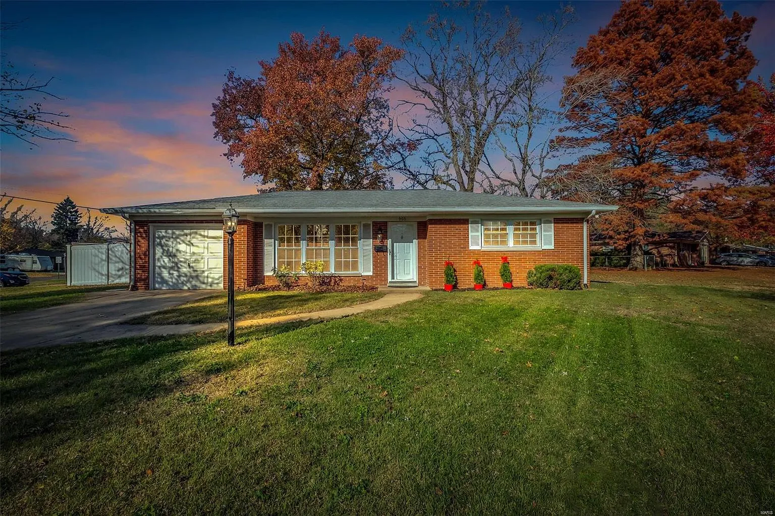 905 Brentmoor Dr photo 1