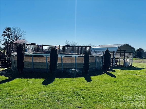 4th image of 824 Baxter Rd