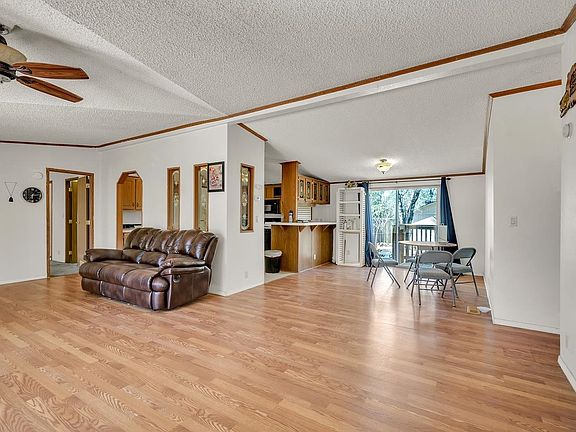 3rd image of 19375 Whippletree Rd