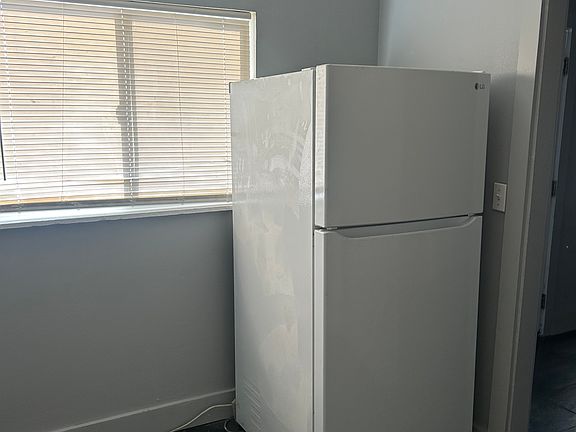 4th image of 641 Beaumont Ave APT E