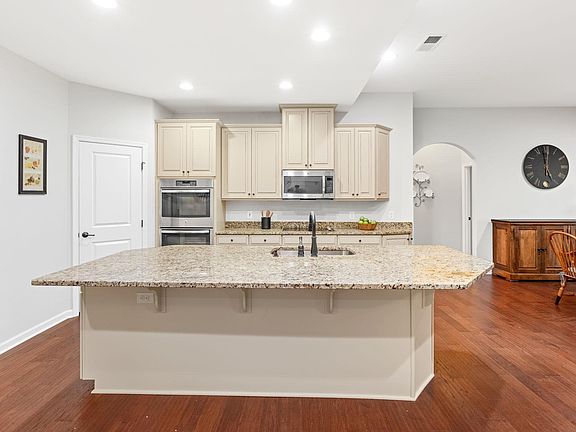 5th image of 51 Barlow Ct