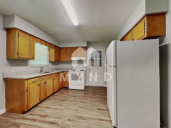 5th image of 2101 Michael Ln