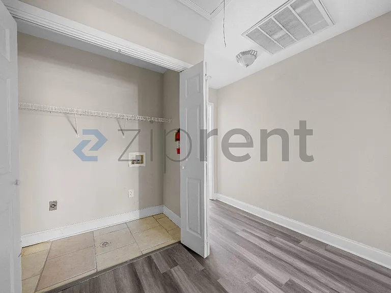 1418 Windsor St #1418 — Photo 18