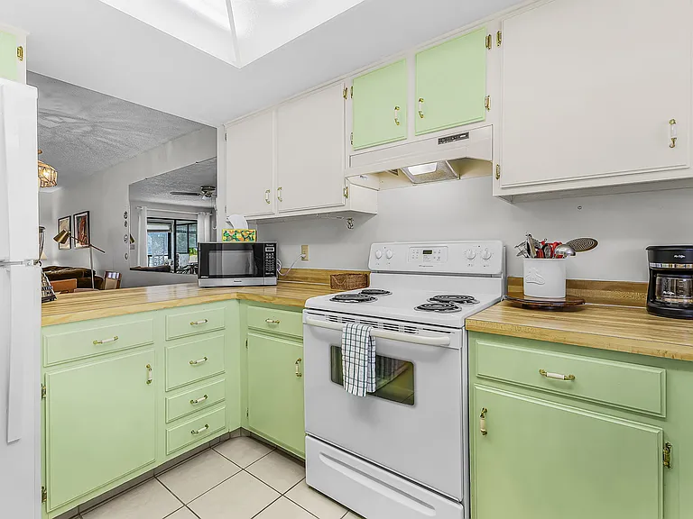16320 Dublin Cir #203 — Photo 11