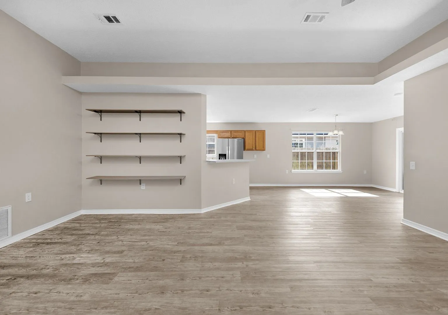 Charming 3-Bedroom Home in a Great Neighborhood with Pool & Park Access! — Photo 4