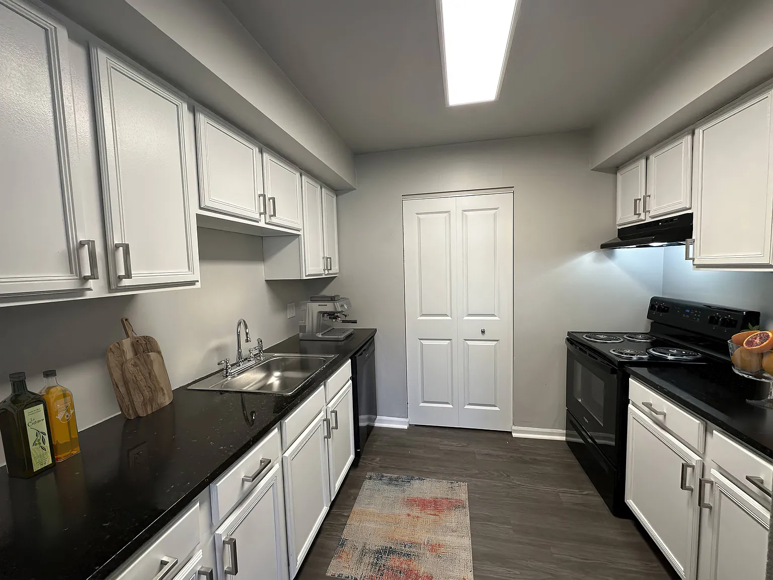 The Peak Apartments and Townhomes — Photo 4