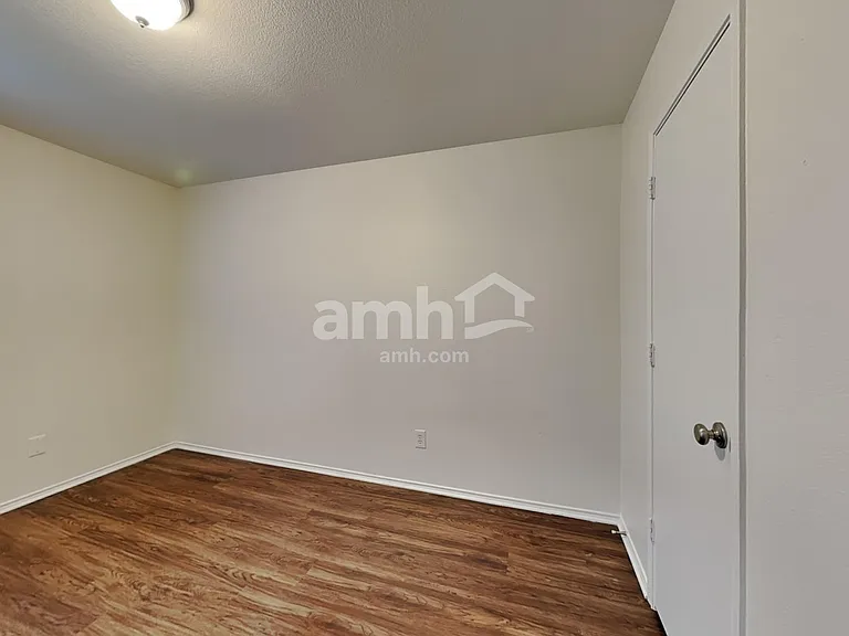 1036 Cove Hollow Dr — Photo 18