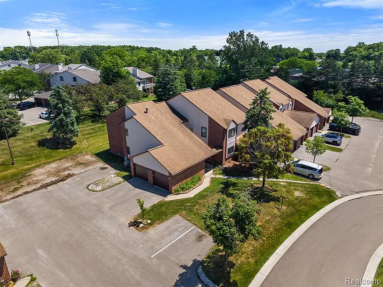 6680 Ridgefield Cir — Photo 40