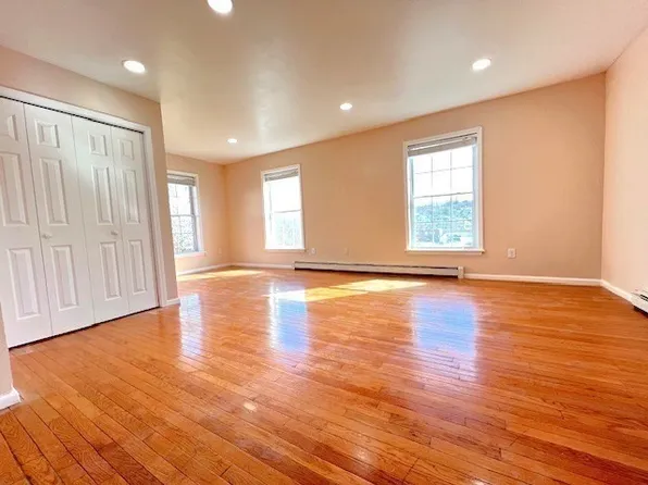 4 Woburn St #C, Worcester, MA 01606