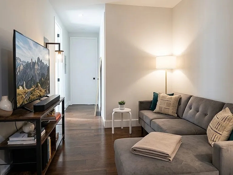 484 Seneca Ave #2D — Photo 3