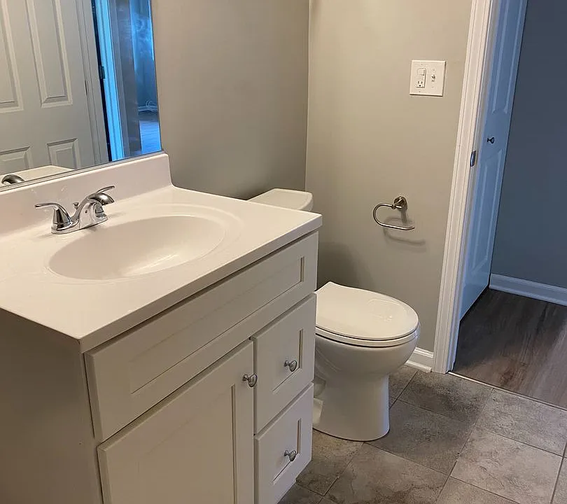 315-329 W Kimbell Ave