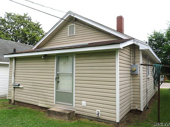 5th image of 219 Jefferson St