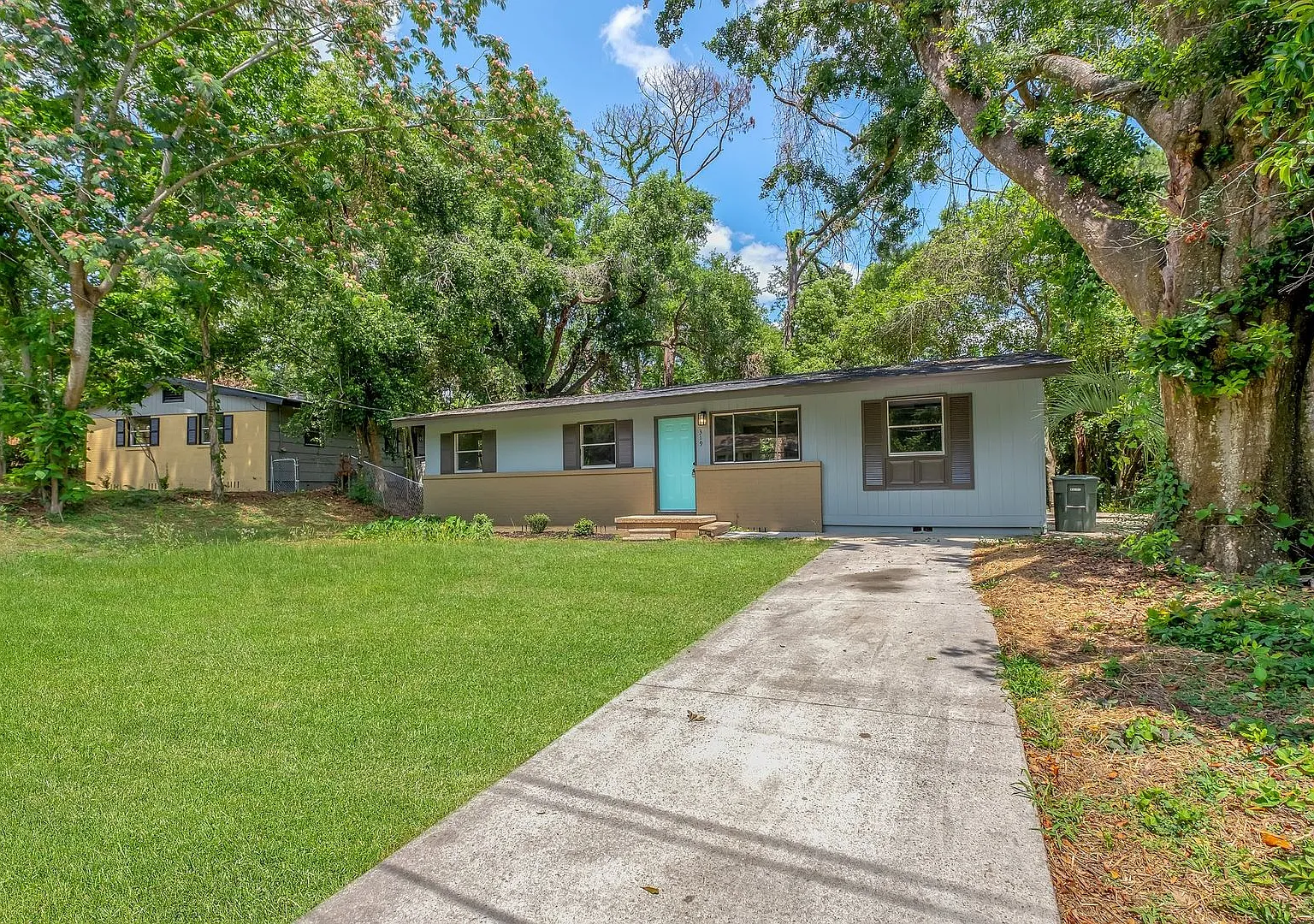 Fully Renovated 4/2 House W/ Large Yard, Solid Floors, Stainless Appliances, Quartz Counters, & M... — Photo 2