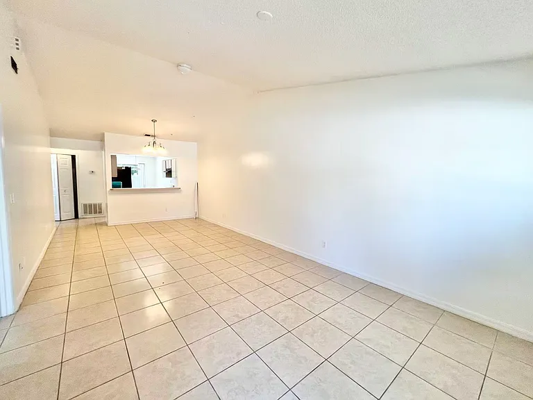 234 Lovell Ln — Photo 4