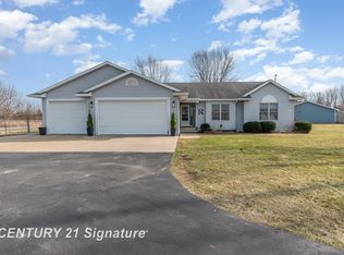 3334 E Freeland Rd, Freeland, MI 48623