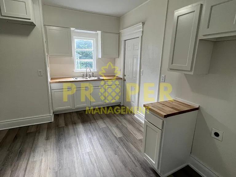 932 Harvard Blvd — Photo 8