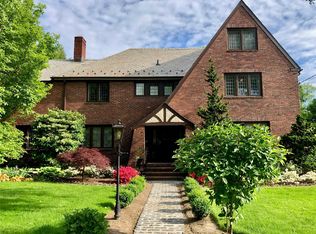 25 Holly Dr, New Rochelle, NY 10801