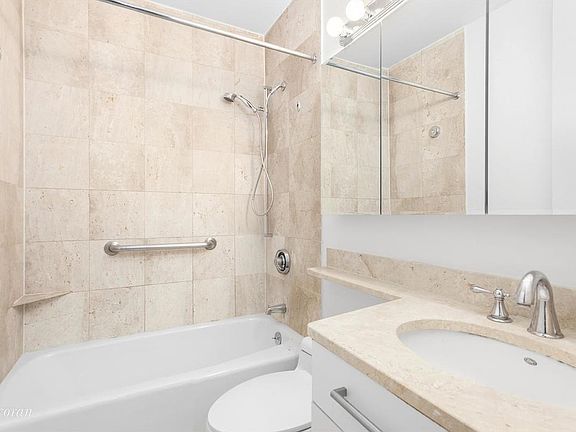 5th image of 350 W 50th St #4D