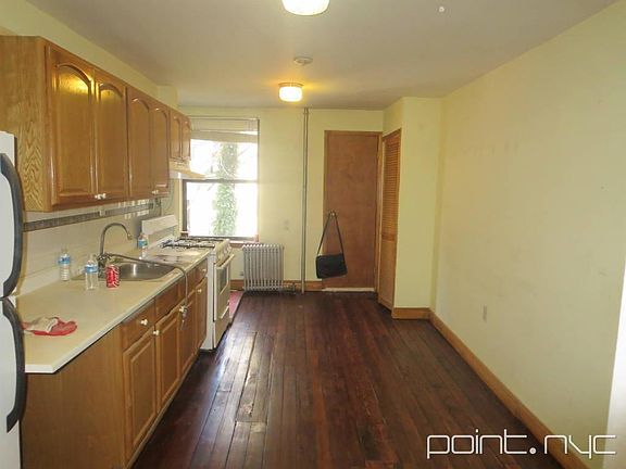 5th image of 415 E 9th St APT 05