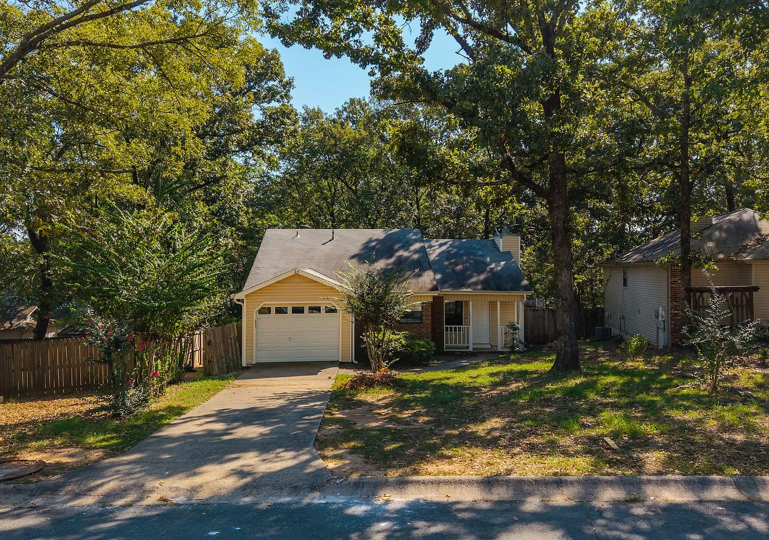 Fully Remodeled 3 Bed / 2 Bath with Fenced Yard, Deck & Garage — Photo 3