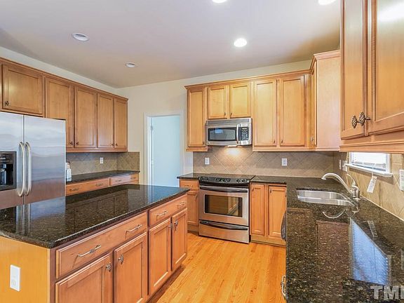 5th image of 1803 Hemlock Hill Dr