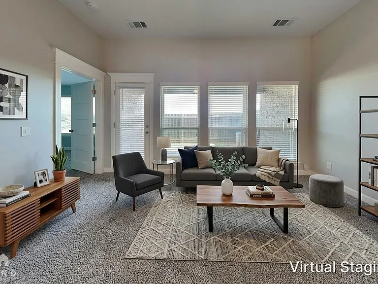 18218 Manera Way — Photo 2
