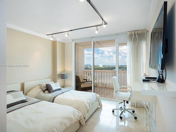 2nd image of 1000 W Island Blvd APT 2707