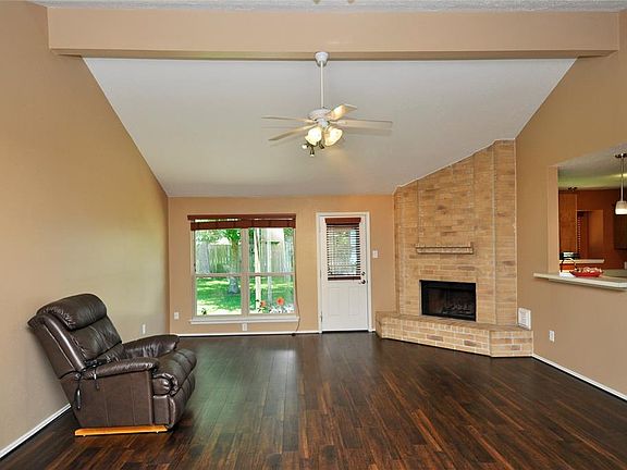 5th image of 911 Holly Hall Dr