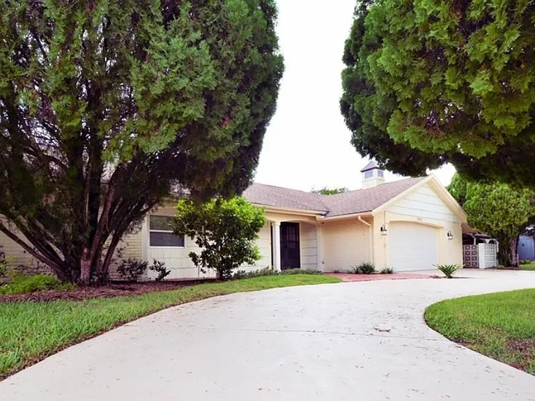 8504 Sunflower Ln — Photo 1