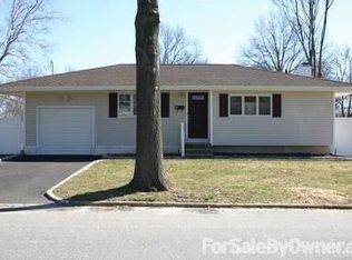 16 Fruitwood Ln, Commack, NY 11725