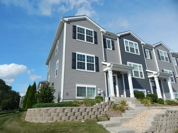 2590 Bella Dr, Pingree Grove, IL 60140