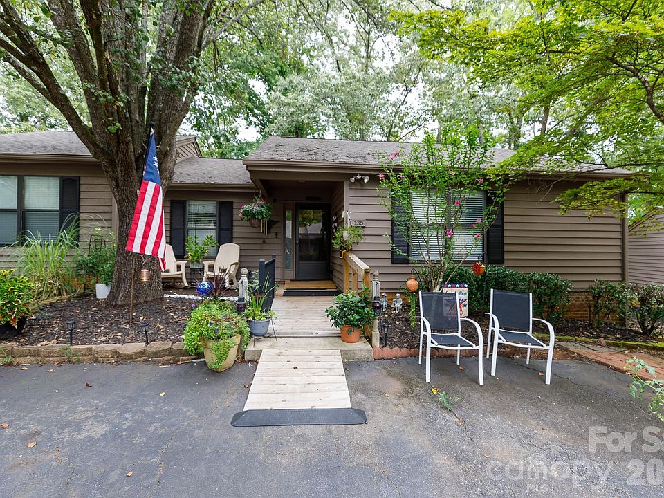 1st image of 135 Cedar Holw
