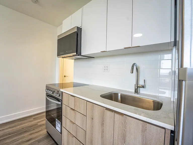 90 Eastdale Ave — Photo 17