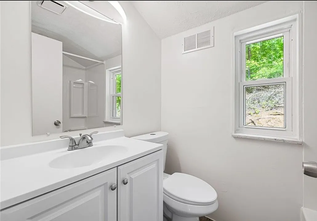 2 bed, 1040 sqft, $1,400 — Photo 3