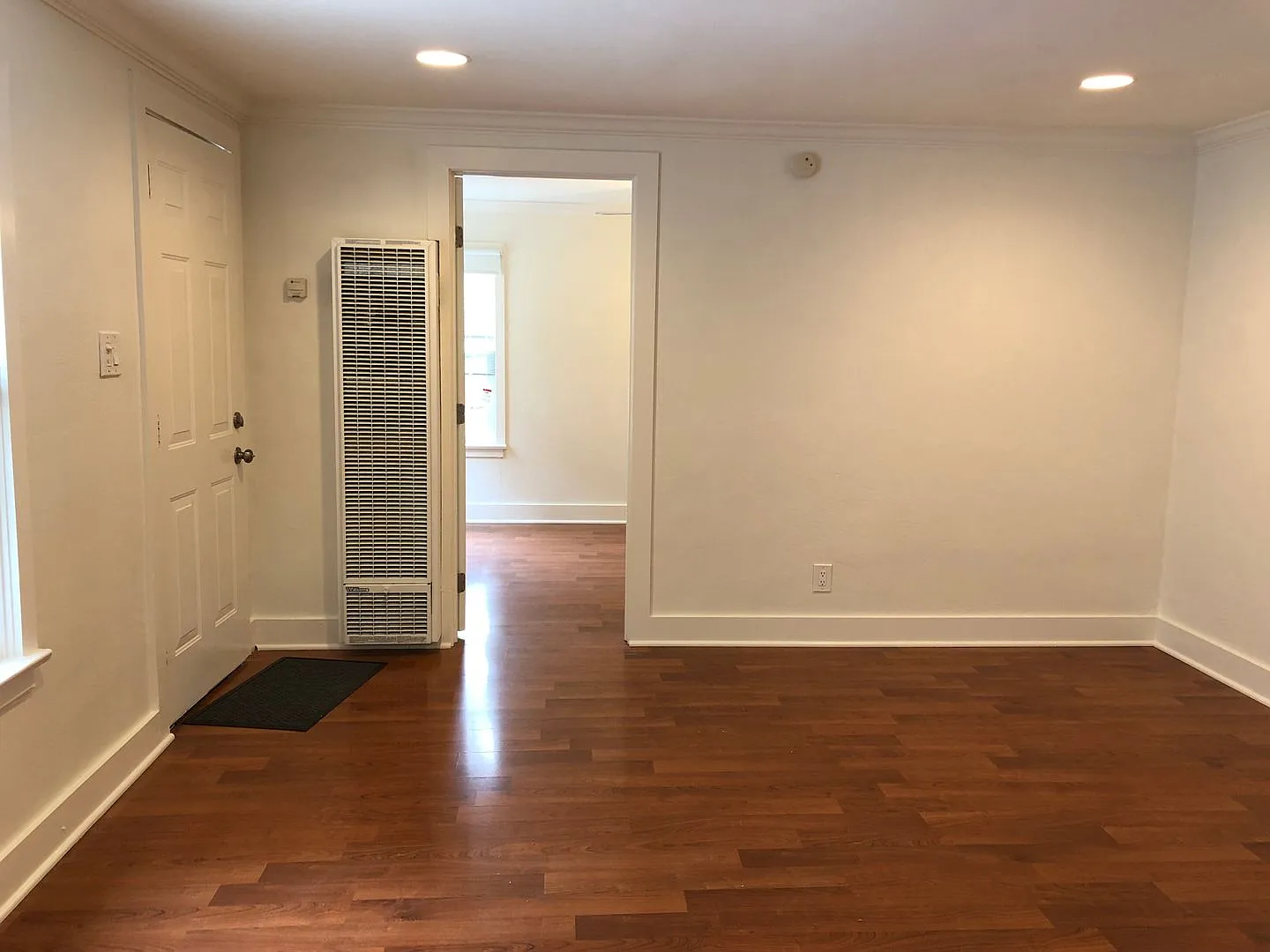 933 10th St — Photo 3