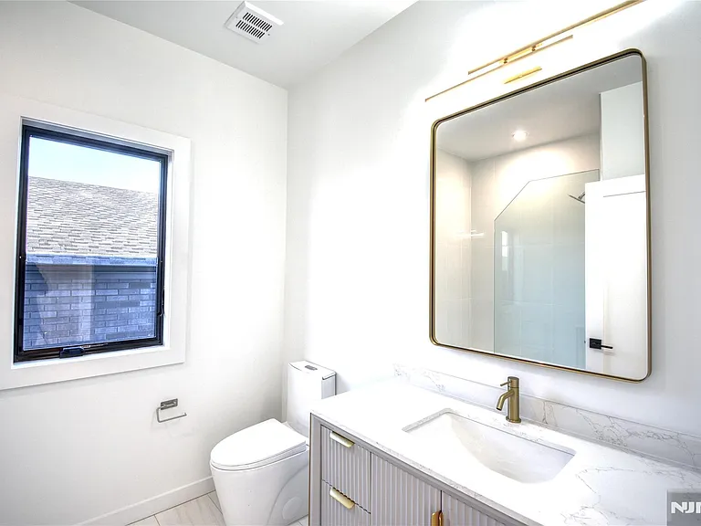 35 Henry Ave #B — Photo 10