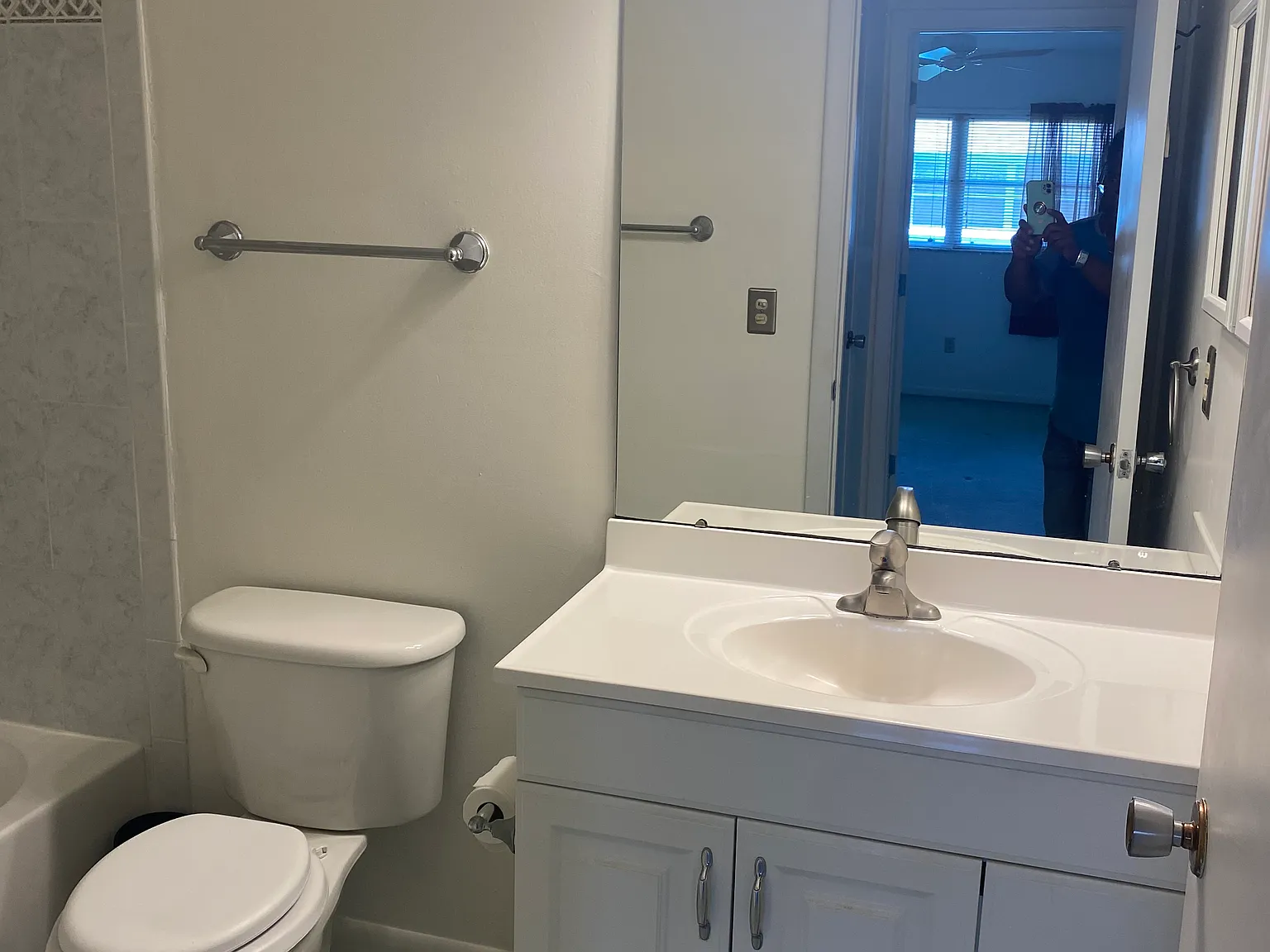 1 bed, 1.5 bath, 902 sqft, $1,700 — Photo 4