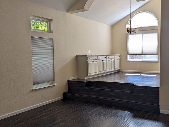 5th image of 830 Owl Cir
