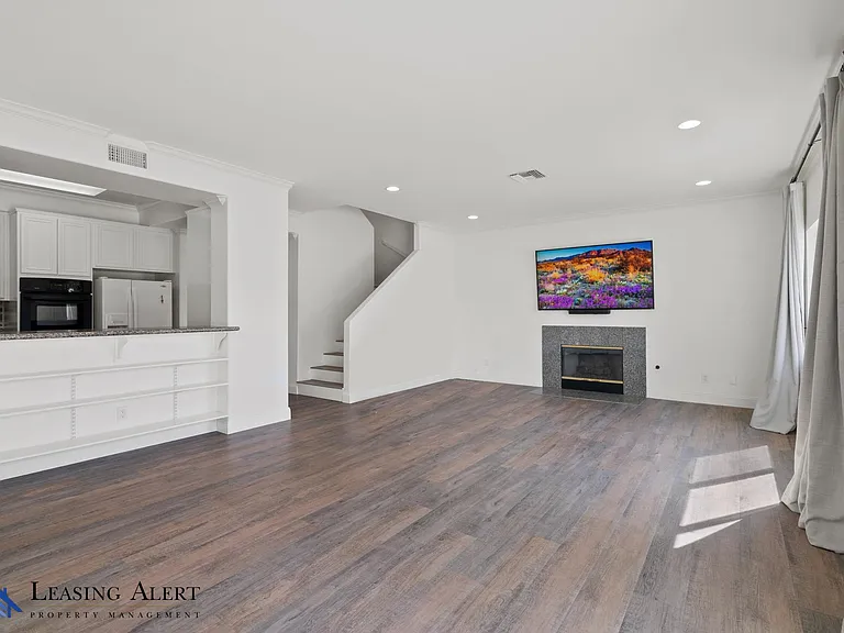 20300 Vanowen St #36 — Photo 4