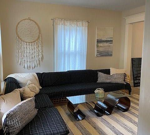 4th image of 36 E Greenwich Ave